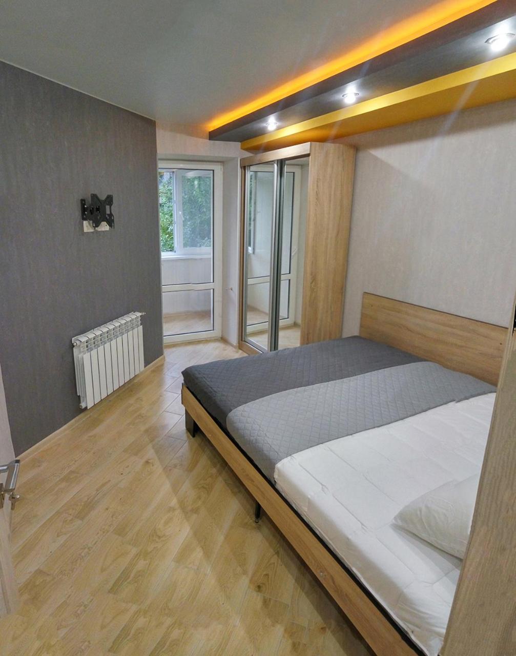 Yellow Loft Luxury Apartments With 2 Bedrooms Połtawa Zewnętrze zdjęcie